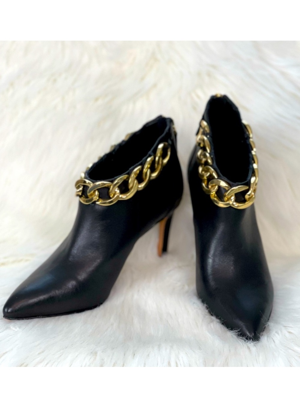 NINE WEST CHAIN ACCENT BOOTIES